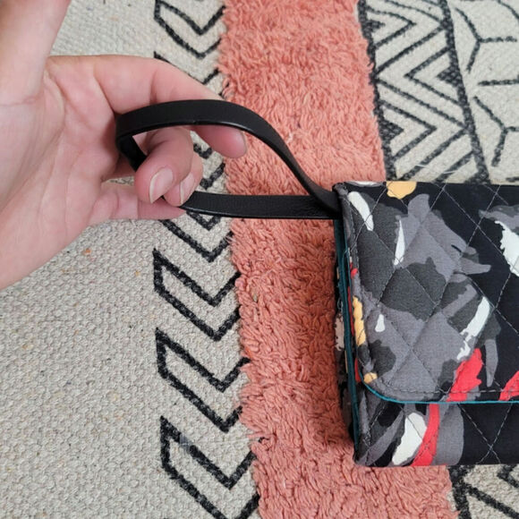 VERA BRADLEY WALLET CROSSBODY IN SPLASH FLORAL - Picture 4 of 10